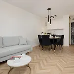 Moniuszki One-bedroom By Renters * Varsó