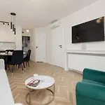 Moniuszki One-bedroom By Renters Varsó