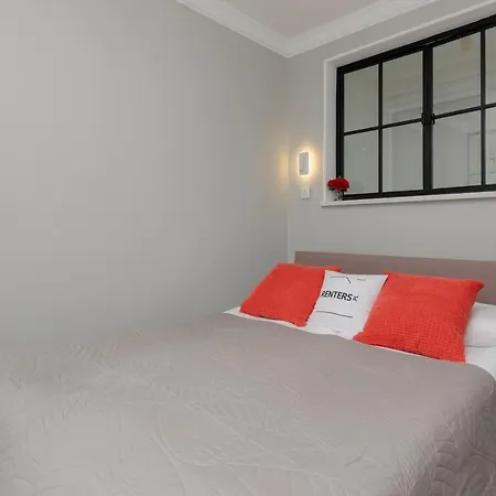 Moniuszki One-bedroom By Renters * وارسو